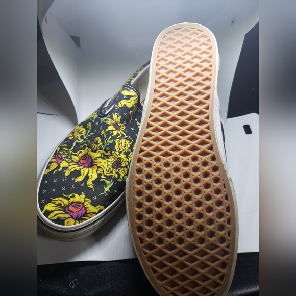 NWOT VANS - Picture 2 of 3